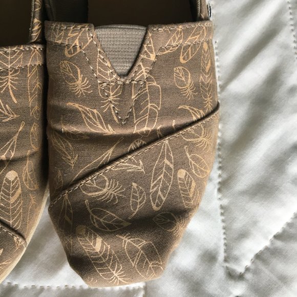 TOMS rose gold leaf pattern blush classic Alpargatas slip on shoes - Picture 6 of 8